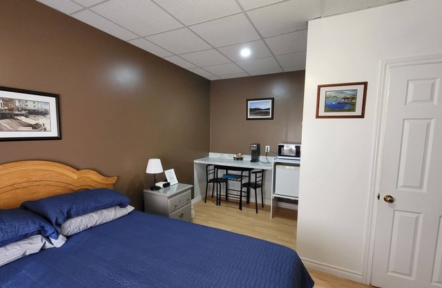 Thickwood Inn People 