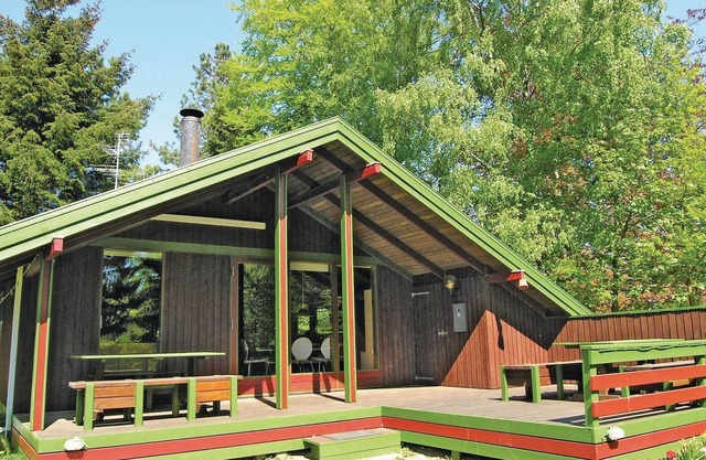 This cozy vacation home with wood paneling is located in beautiful Hornbæk.