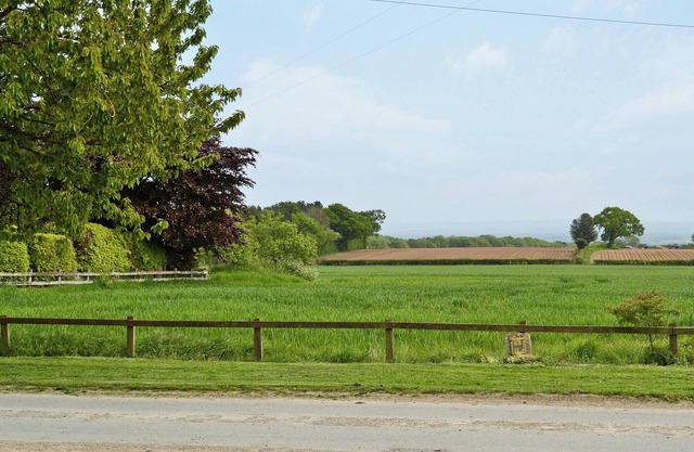 This delightful conversion provides a well equipped holiday accommodation.