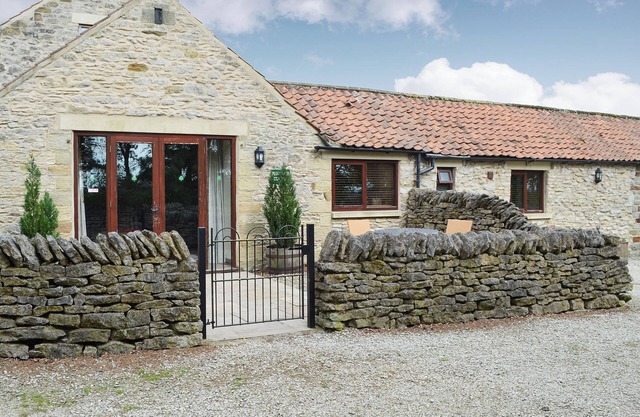 This delightful single storey cottage offers cosy holiday accommodation.