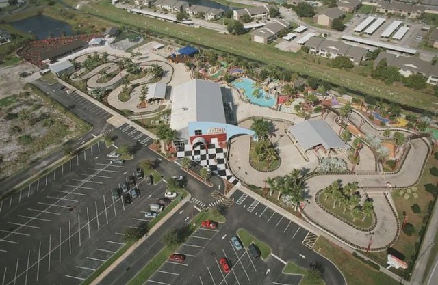 Three Comfy Units Near Attractions, Pool, Free Parking