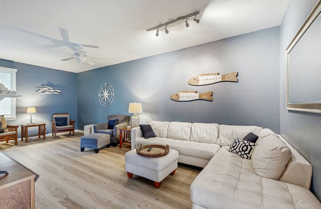 Three-Story Bayside Resort Retreat W/Shared Pool/Hot Tub, Balcony & Central AC