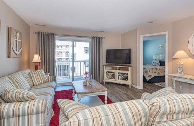 Tiffanie by the Sea Ocean side Condo with pool! Sleeps 6, New to market! 5*****