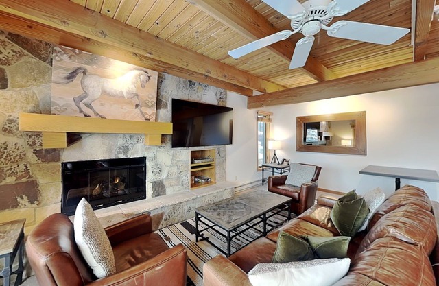🌲Timberline B2A Deluxe 3-Bedroom ~Hot Tub~Pool~WiFi~Ski-in/out~Local Shuttle🌲