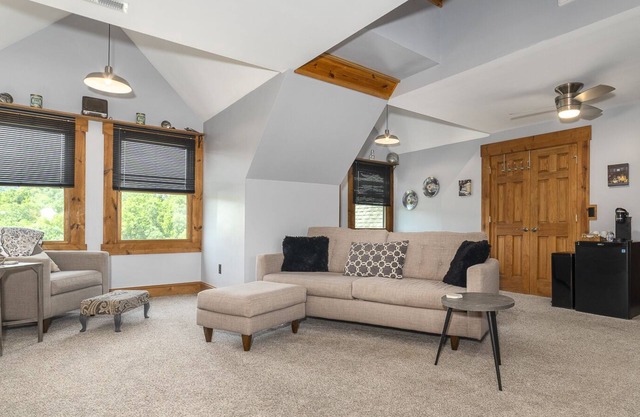 Tip Top King Room - Mountain VIew