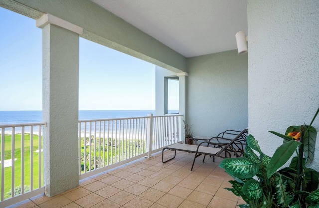 Top Floor Penthouse Oceanfront Beauty 461 - Best views in the community!
