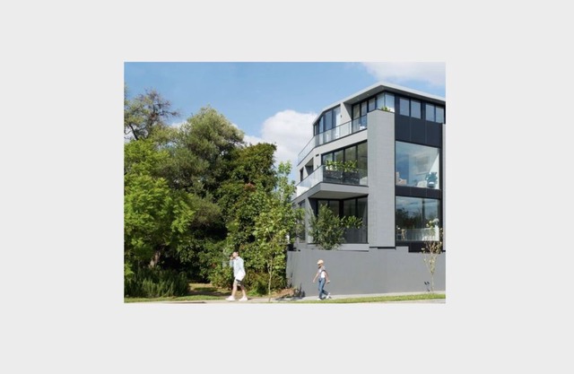 TOP OF TOORAK – Views from the Ground