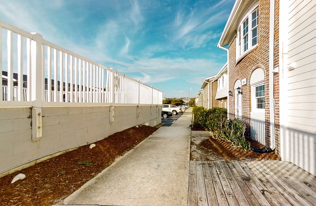 Pine Knoll Townes Shores 