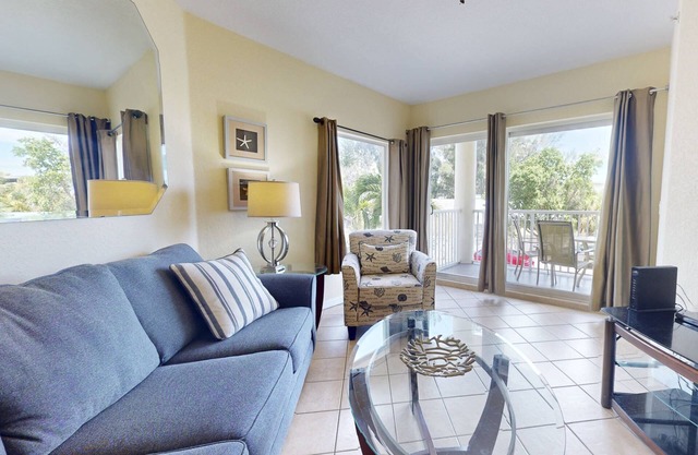 Treasure Island Premier Beachfront Resort. Pool, Kids Pool, Hot Tub, On Site Cafe, Gulf View, Beach.