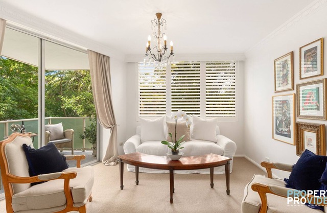 Treetops on Raglan, Steps to Mosman Village