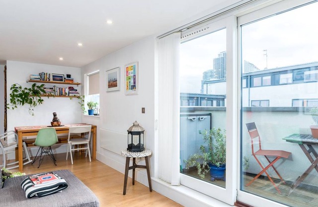 Trendy 1BR Home in ANGEL with Balcony / ZONE 1