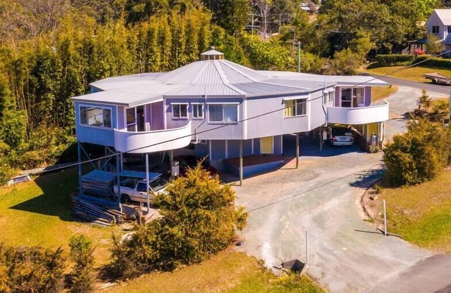 TRI-LIVING WITH COASTAL VIEWS / TAMBORINE MOUNTAIN