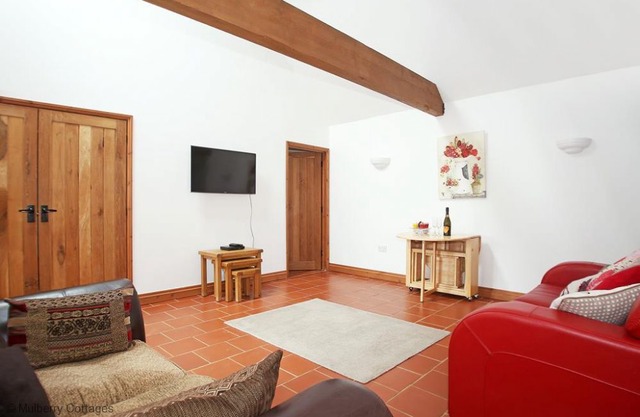 Tulip Cottage - a cottage that sleeps 4 guests in 2 bedrooms