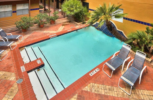 TurnKey - 1BR Downtown Condo.Walk Everywhere