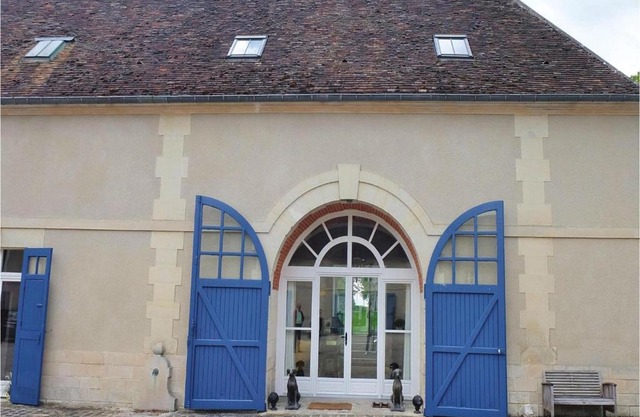 Two-Bedroom Apartment in Ocquerre