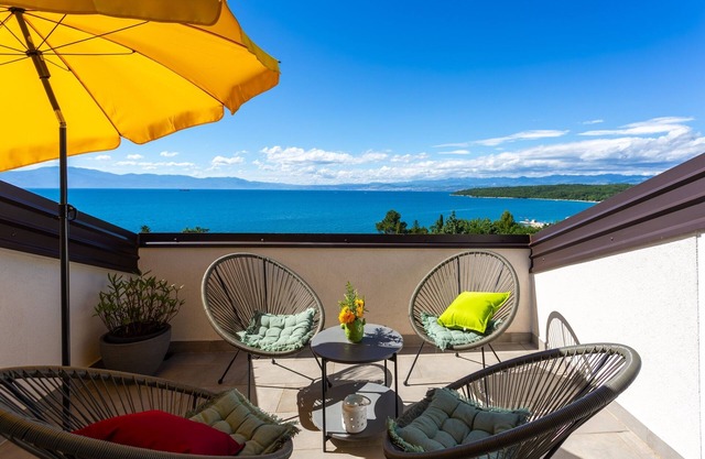 Two bedroom apartment with terrace and sea view Njivice, Krk (A-5295-c)