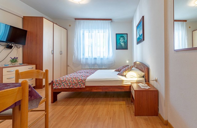Two bedroom apartment with terrace Jelsa, Hvar (A-134-c)