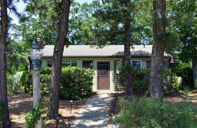 Two bedroom sleeping 6 with central air conditioning