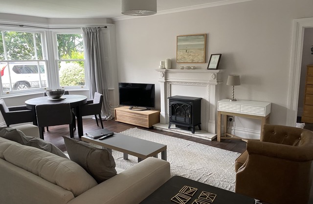 Tynemouth apartment in superb location overlooking the river. Dog friendly