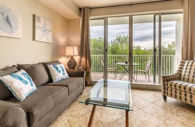 U3240 Florida at its finest! Tampa Bay hidden gem resort-style community!