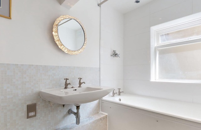 UK.LO.TOR - Amazing 2 bedroom maisonette in Shepherd's Bush