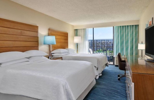 Ultimate Orlando Getaway! Three Elegant City View Units, 2 Pools, Hot Tub