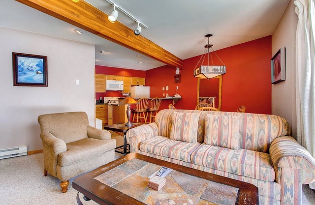 Updated 1 BR Condo - Ski-in/Ski-out Access by RedAwning
