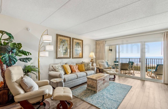 Updated 3rd Floor, 2 Bed/2 Bath Oceanfront condo sleeps 6. Beach view balcony & pool