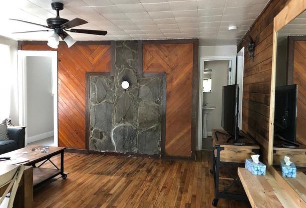 Motel At The Base Of Mt Hood 