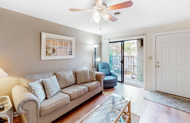 Updated condo with patio, central AC, washer/dryer, indoor pool, & tennis