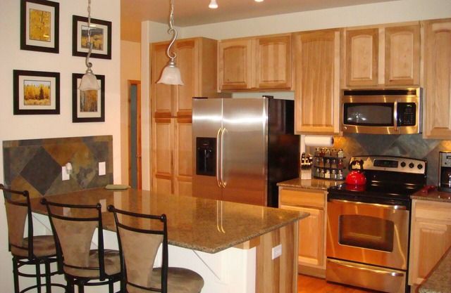Upscale 3BR In Town with Pool, Walking Distance To Shops/Restaurants/Park