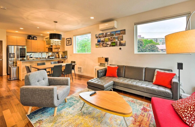 Urban Seattle Retreat w/ Rooftop Deck & Views