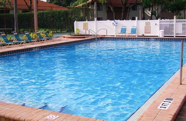 Vacation Day Is Always A Great Idea! Kitchenette, Clubhouse with BBQ Grill Area