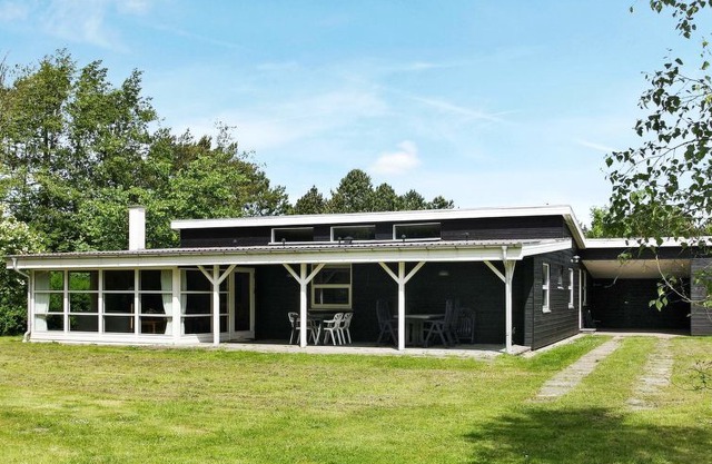 Vacation home Hou Nord/Melholt in Hals - 8 persons, 4 bedrooms