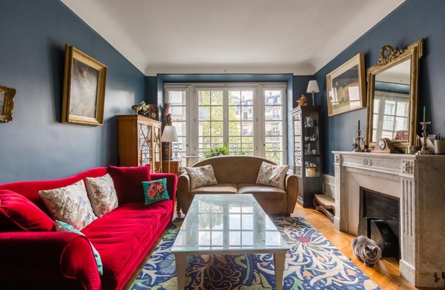 Veeve - Opulent Blues in Batignolles