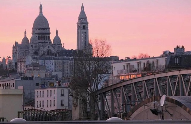 Very nice TERRACE appt with view on Sacré Coeur!