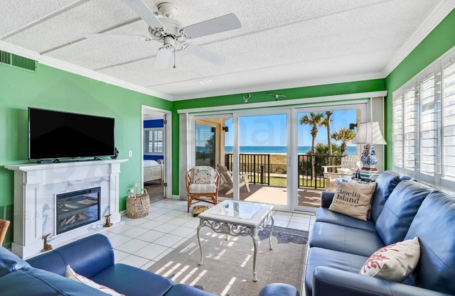 Vibrant 1st Floor, 2 Bed/2 Bath Oceanfront Corner condo sleeps 6. Oceanfront balcony & pool.