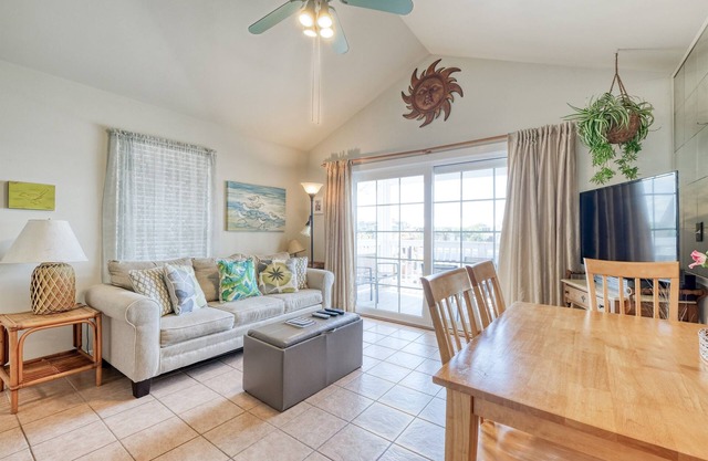 View of Dock St & Marina at Island Place 213!