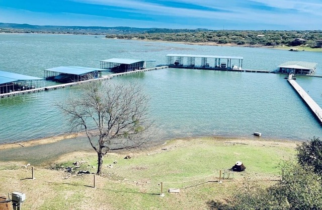VILLA 1311 - 3 Bed 2 1/2 Bath on Lake Travis - Great Views - Sleeps 8