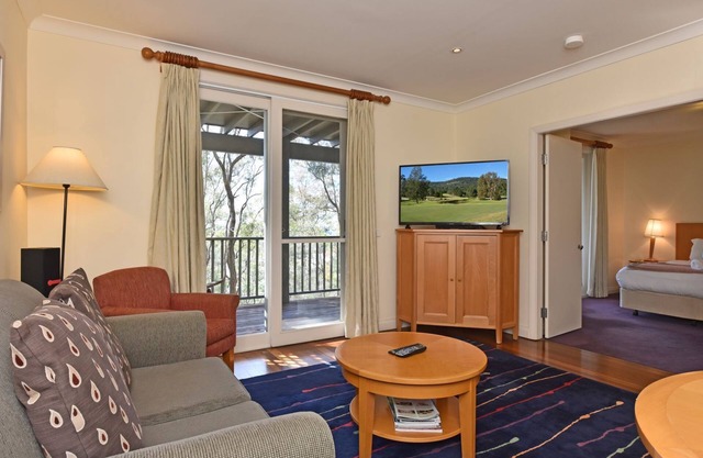 Villa Executive Pinot Resort Located Cypress Nothing Pokolbin 