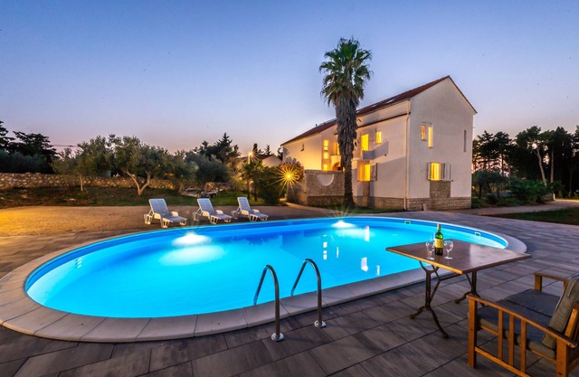 Villa Christina for up to 19 people - with pool, max. capacity 30 people
