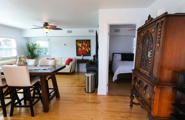 Villa Romantica, Downtown St Aug. free bikes, dog friendly, 2 bedrooms, 2 baths