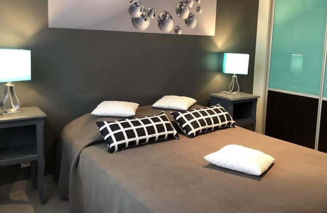 Villa Très Calme à 300 m de la Plage et du Port Avec Parking Privé