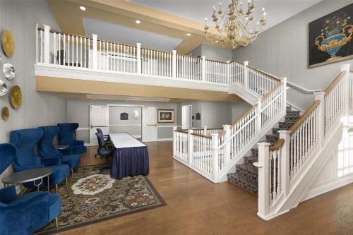 Virginia Crossings Hotel Tapestry 