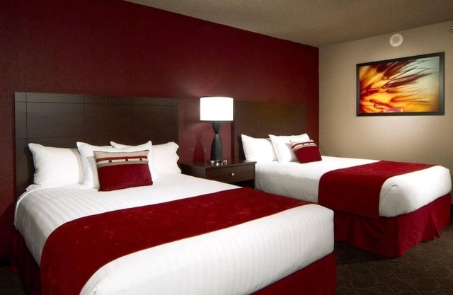 Walk to Entertainment & Riverwalk! 4 Modern Units, FREE Parking, Casino, Bar!