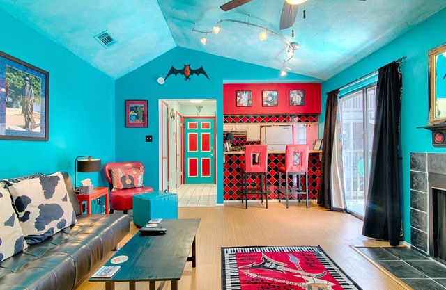 Walk to music venues, dining, and shopping in Austin's vibrant SoCo.