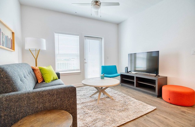 Walk to UF | Stylish 2BR | Ideal for Hospital & Gator Visitors