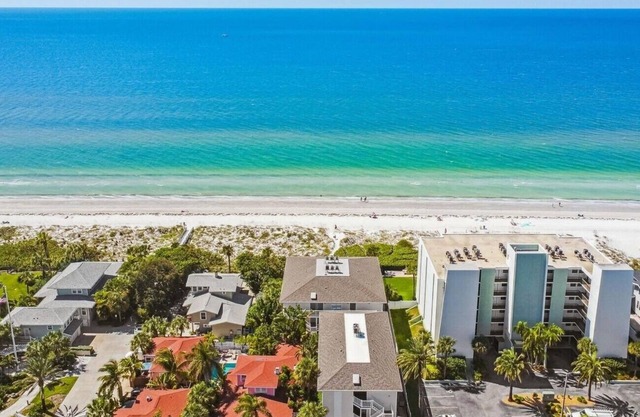 Walkable to the Best Eats of IRB! Family Sized Indian Rocks Beach Condo