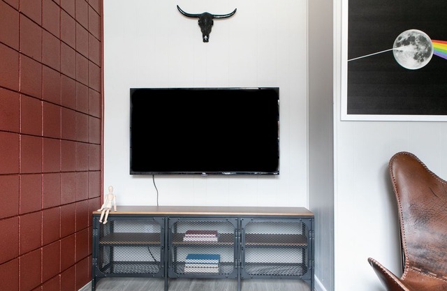 WanderJaunt | Sabine | 2BR | Central Austin