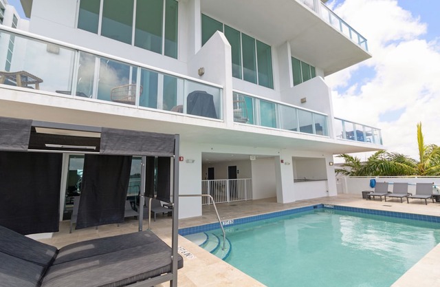Waterfront Condos by Sextant